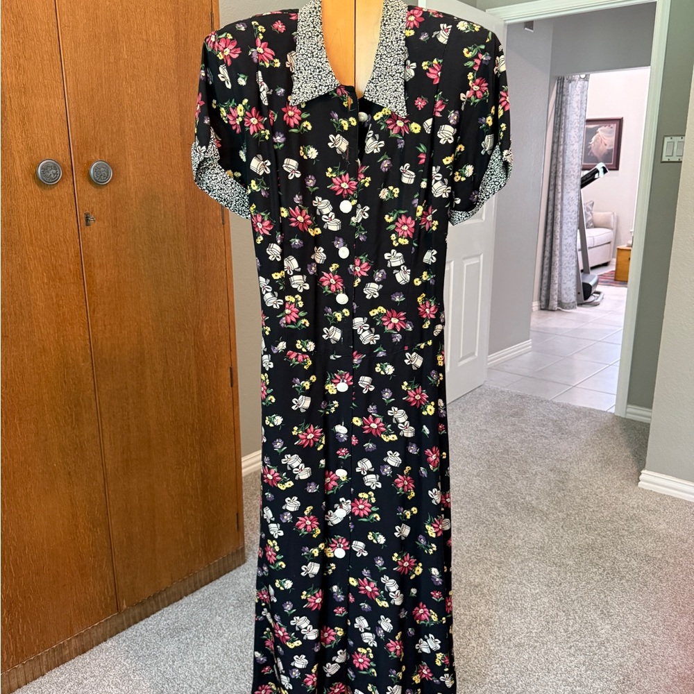 Floral Black Maxi Dress with Short Sleeves